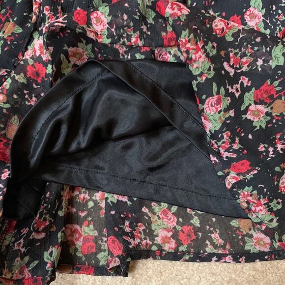 Express Floral Chiffon Shorts - Picture 5 of 6